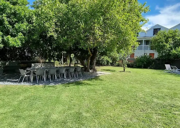 Beach House With Dstv & Wifi & Basic Housekeeping