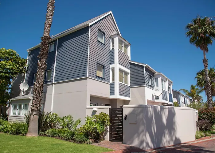 Waterfront 2 Bedroom Home With Mooring At Knysna Quays - Life On The Water