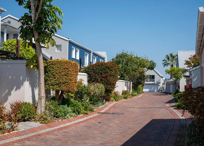 Waterfront Charming 3Br Home With Mooring -Central